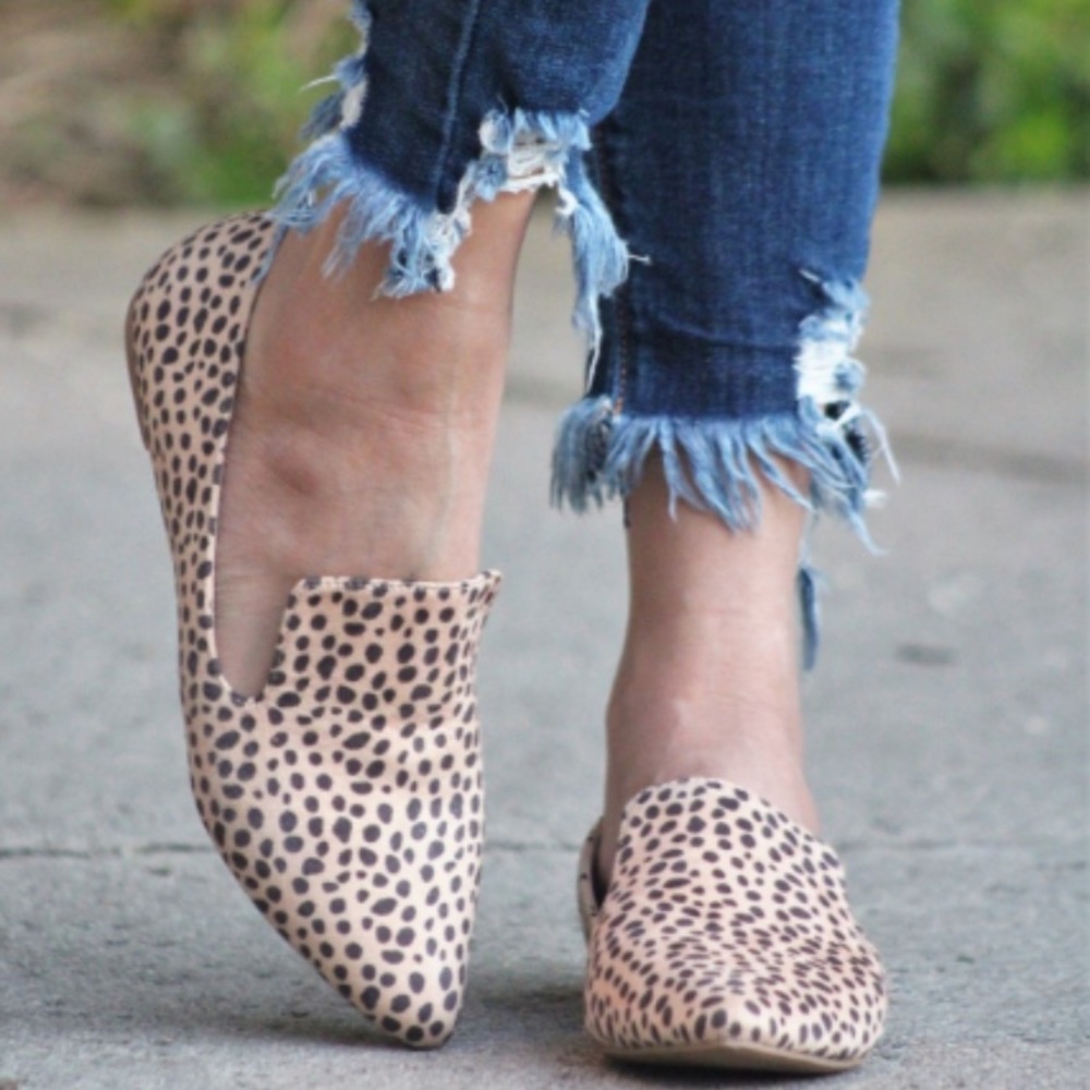 5🌟 BESTSELLER Cheetah Print Slip-On Loafers - Picture 2 of 2